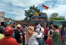 Kisruh Pasar Lelo, Pintu Masuk Dihalangi Truk Tak Membuat Pedagang Kendor