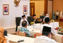 Suarakan Gerakan Cinta Zakat, Gubernur Kepri Serahkan Zakat ke Baznas