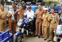 Atasi Sampah Kabupaten Banjar, DLH Provinsi Kalsel Berikan Sarana Pengangkut