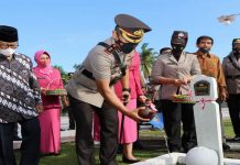 Sambut Hari Bhayangkara ke-76, Polresta Tanjungpinang Gelar Upacara Ziarah dan Tabur Bunga