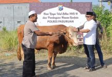 Peringati Idul Adha, Polres Pasuruan Serahkan 11 Sapi dan 39 Kambing