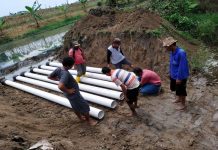 Cegah Banjir Area Pesawahan, RSI Pasang Pipa Pembuangan Air Dua Desa di Sergai