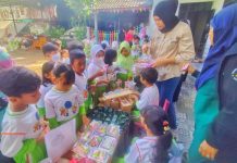Tanamkan Jiwa entrepreneurship, TK Al Hidayah 2 Terapkan Konsep “Market Day” Kegiatan Market Day TK Al Hidayah 2, Kelapa Gading, Foto: PONTAS.ID