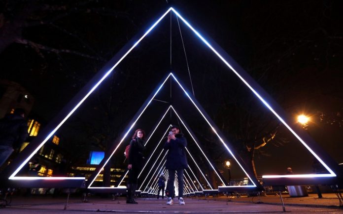 Ilustrasi Pameran Seni Lumiere London