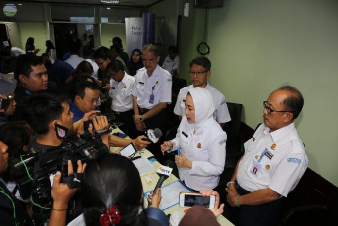Kepala BMKG Prof. Ir. Dwikorita Karnawati, M.Sc., Ph.D, memberikan pernyataan kepada pers di kantor BMKG