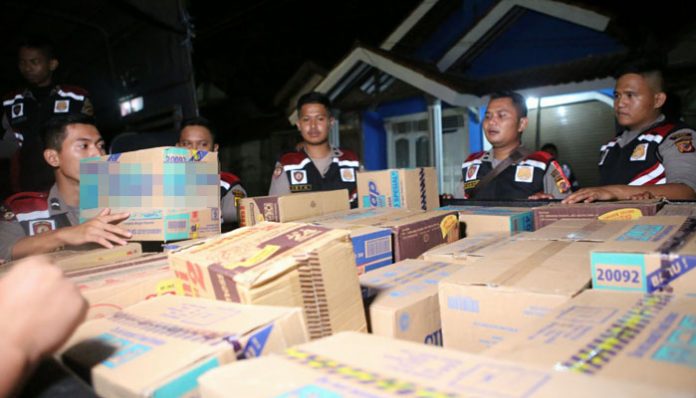Polda Banten Berikan Sembako ke Korban Gempa Lebak