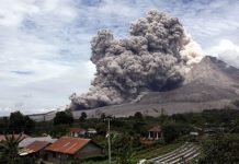 Asap Erupsi Sinabung Capai 5.000 Meter