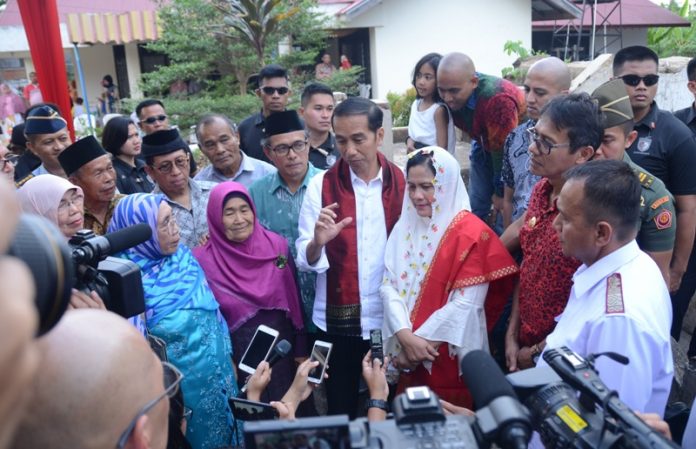 Presiden RI Joko Widodo dan Ibu Negara Iriana di Sumatera Barat