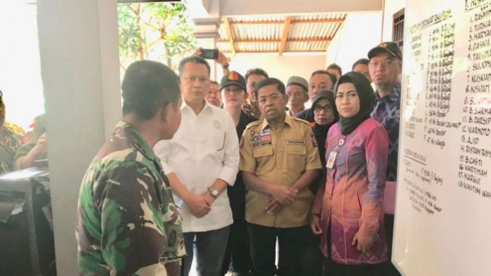 ketua-dpr-dan-mensos-kunjungi-korban-longsor-di-brebes