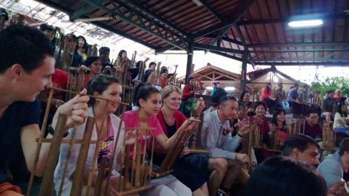 Alat Musik Angklung