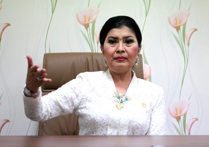 Anggota Komisi IV DPR Anggota Komisi IV DPR Felicitas Tallulembang