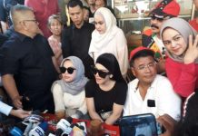 Syahrini Temui Hotman Paris di Kedai Kopi, Ada Apa?