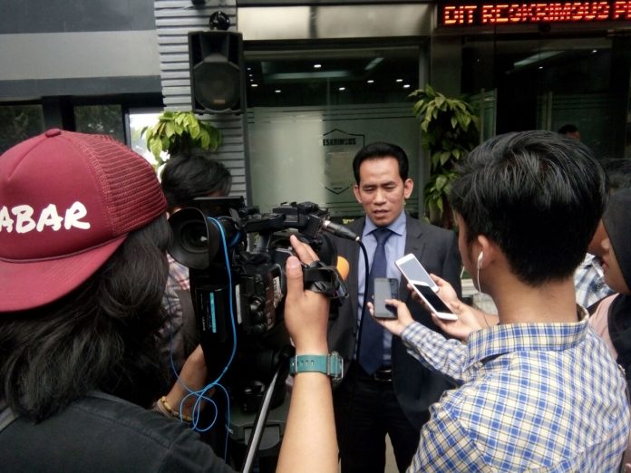 Kuasa Hukum Fahri Hamzah, Mujahid A. Latief di Mapolda Metro Jaya