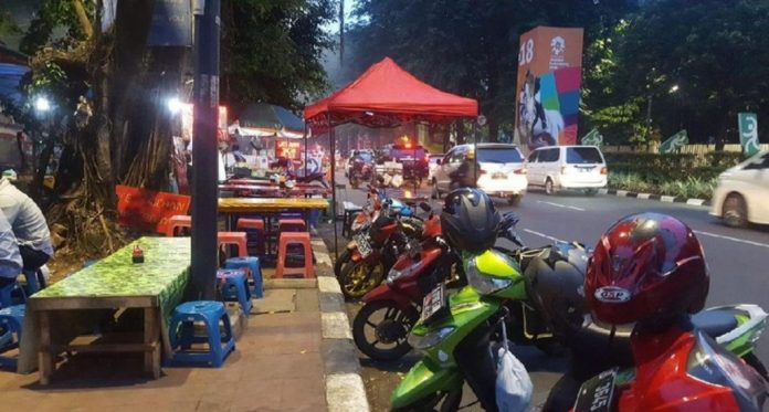 Potret PKL di Trotoar Senayan
