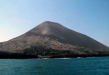 Gunung Anak Krakatau Berstatus Waspada, Jarak Aman 2 Km