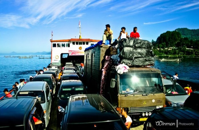 kapal_ferry_danautoba-e1453695747629