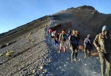 Akibat Gempa Pendakian Gunung Rinjani Ditutup Sementara