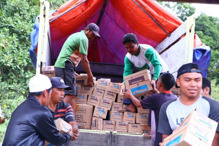 Fahri Hamzah Kirimkan Susu buat korban gempa di Lombok