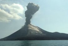 Gunung Karakatau Berstatus Siaga, Warga Diminta Menjauh