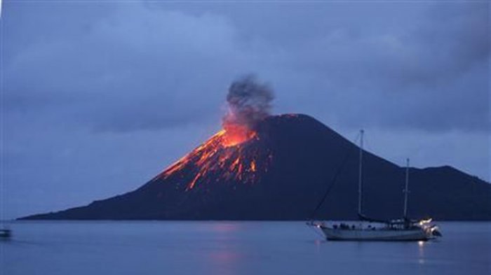 Di sunda gunung selat Gunung Krakatau