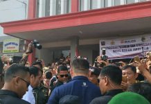 Blusukan, Jokowi Pantau Harga Beras