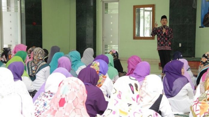 Anggota MPR dari Kelompok DPD Abdul Aziz Khafia