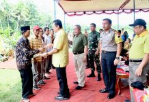 Ketua DPR Berikan Bantuan Benih Jagung ke Petani Kebumen