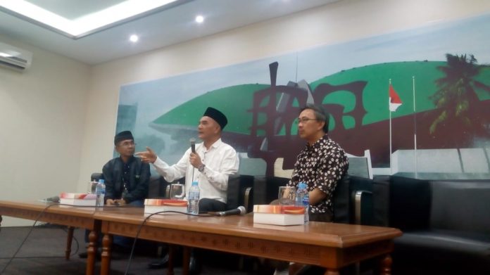 Marwan Dasopang dan Jerry Sumampow dalam diskusi Forum Legislasi