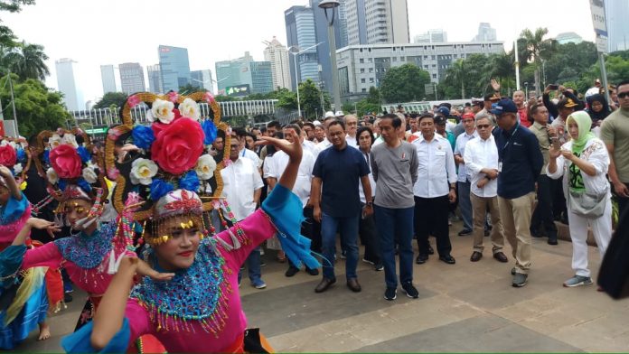 disambut-tarian-tradisional-presiden-jokowi-resmikan-mrt-jakarta-izb3Yn7t7k