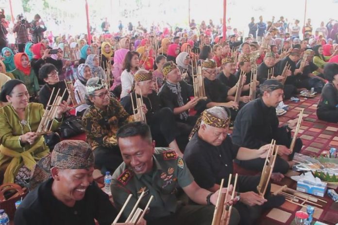 Festival Angklung Internasional di Kuningan