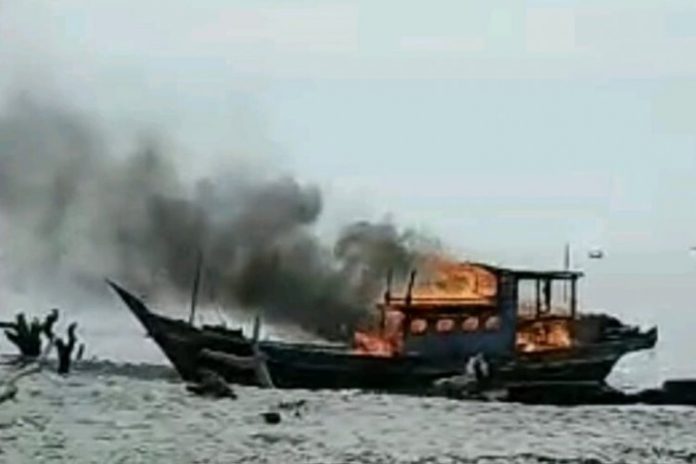 Pukat-Trawal-Pagurawan-Dibakar