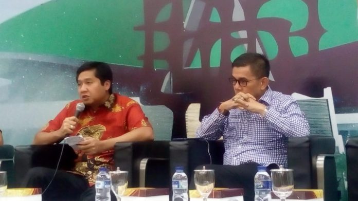 Maruarar Sirait dan Hinca Panjaitan dalam diskusi 'Dialektika Demokrasi'