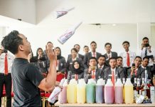 Tingkatkan Kualitas SDM, Mahasiswa Poltekpar Palembang Berlatih Jugling