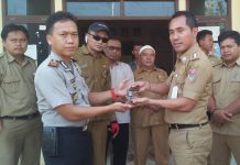 Dukung Polri, Warga Mesuji Serahkan Senpi Rakitan
