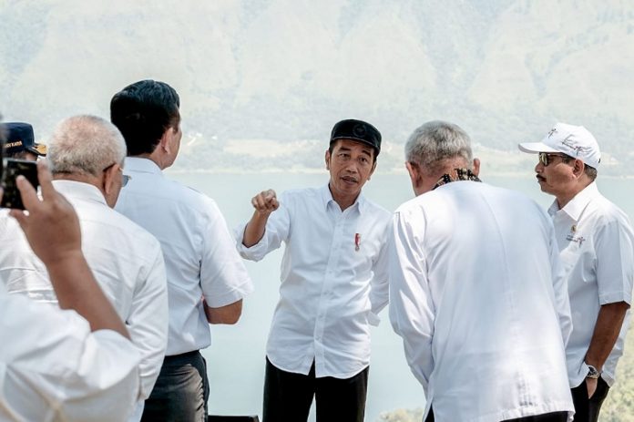 Jokowi_di Danau Toba