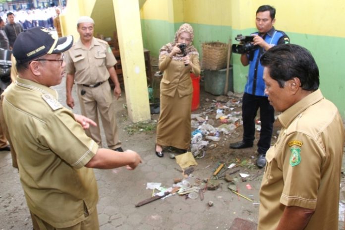 Sampah-SMPN-27-Medan