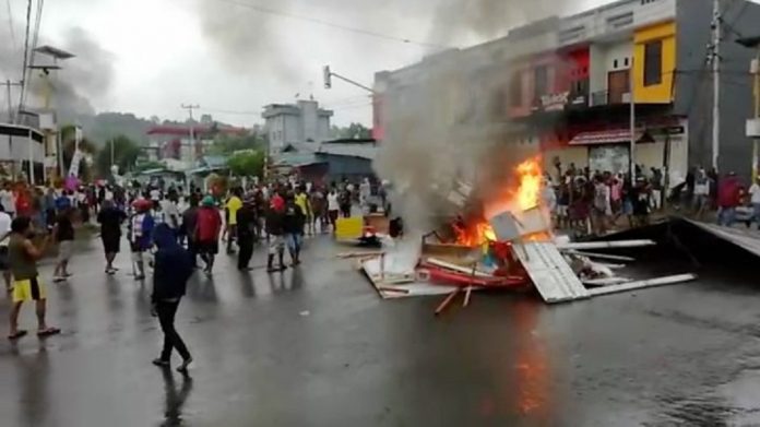 Warga Papua di Manokwari Membakar Fasilitas Publik