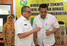 Wujudkan Good Governance, Pemko Medan Gelar Bimtek Tata Naskah Dinas Asisten Umum Setdako Medan, Renward Parapat sedang memberikan arahan khusus