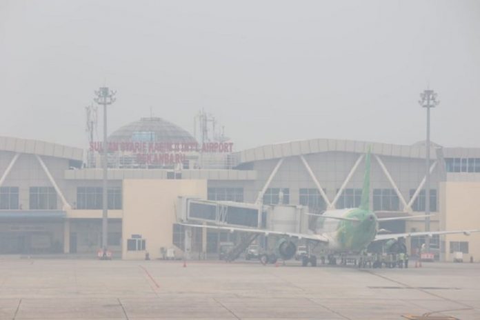 Bandara Udara di Pekanbaru, Riau Tertutup Kabut Asap