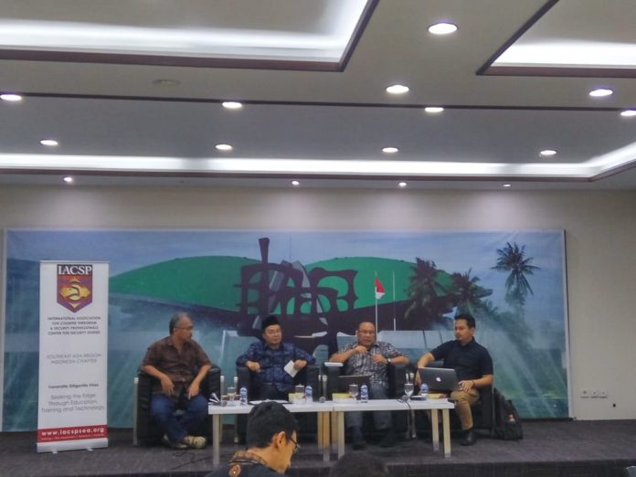 Bobby Adhityo Rizaldi bersama Bobby Adhityo Rizaldi dan Andi Budimansyah