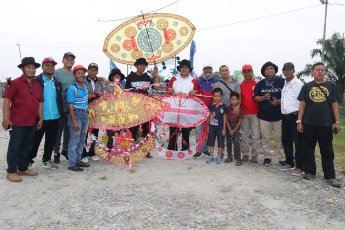 Kadis Pariwisata Kota Medan Agus Suriono membuka festivaal layang-layang Kadis Pariwisata Kota Medan Agus Suriono membuka festivaal layang-layang