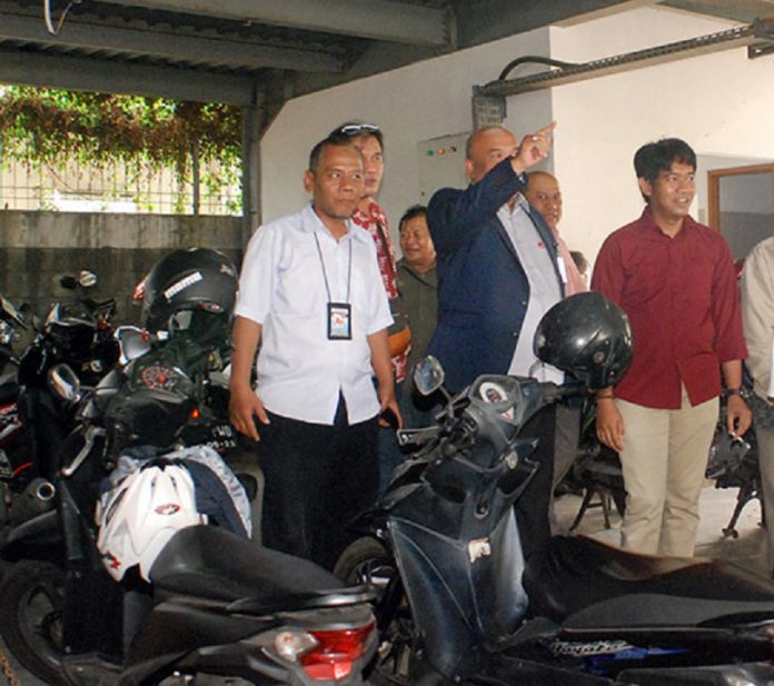 Kepala Biro Umum DPR Djustiawan Widjaya saat memberikan keteramgan kepada wartawan soal Lahan Parkir