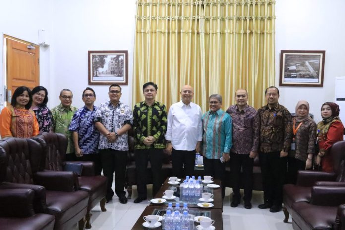 Wali Kota Medan, Dzulmi Eldin menerima kunjungan Direksi RSUP H Adam Malik