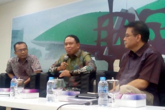 Zainuddin Amali bersama Yayat Supriatna dan Rudy Supriadi Prawiradinata dalam sebuah diskusi