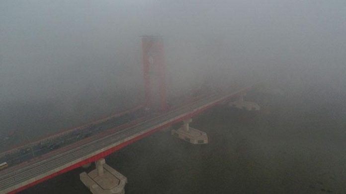 Jembatan Ampera Palembang Tertutup Kabut Asap Jembatan Ampera Palembang Tertutup Kabut Asap