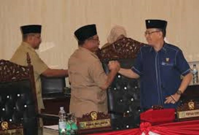 Wakil Wali Kota Medan Akhyar Nasution Salam Komando dengan Ketua DPRD Kota Medan