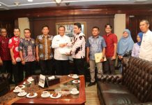 Plt Walikota Medan Berikan Sertifikat Kepada 5.800 Petugas KPU