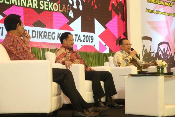 Bambang Soesatyo bersama Mantan Kapolri Jenderal (Purn) Tito Karnavian
