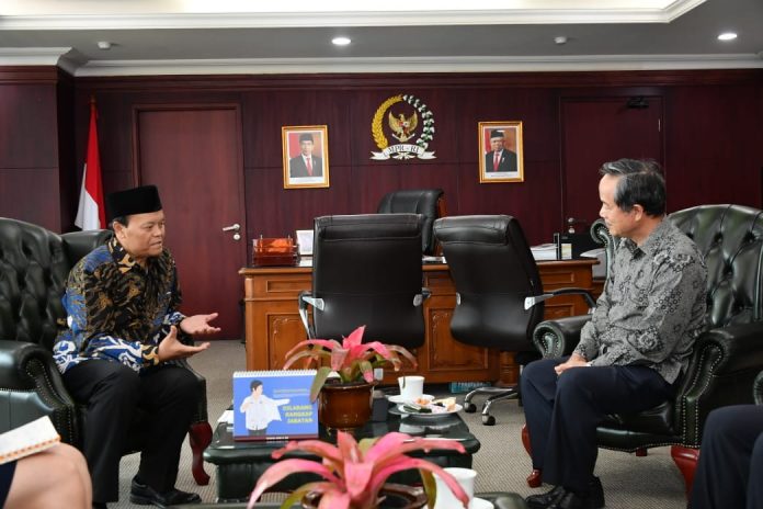 Hidayat Nur Wahid bersama Jhon Chen