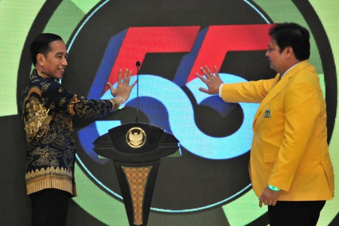 Jokowi dan Airlangga di HUT Golkar ke-55